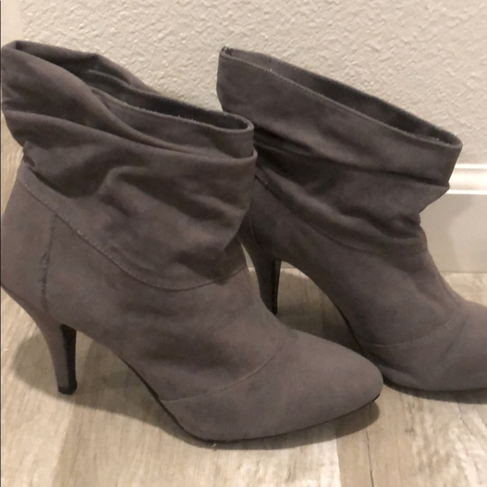 Cute gray ankle booties.